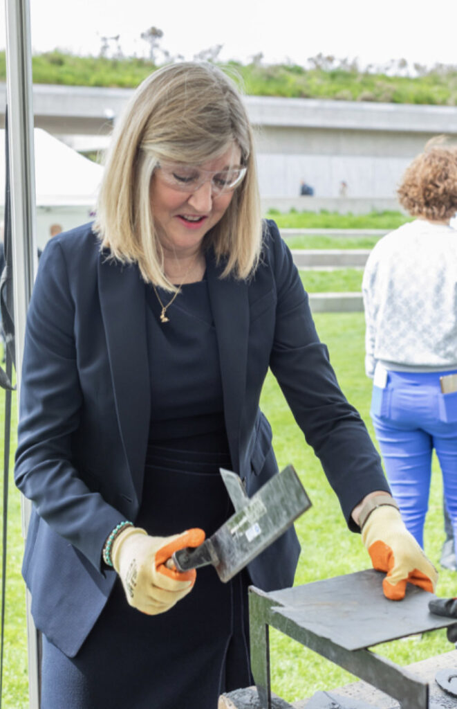 Alison Johnstone MSP tries her hand at slate-cutting