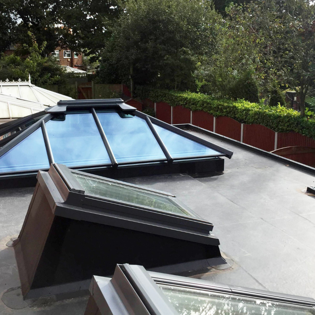 Flat roof with several roof windows